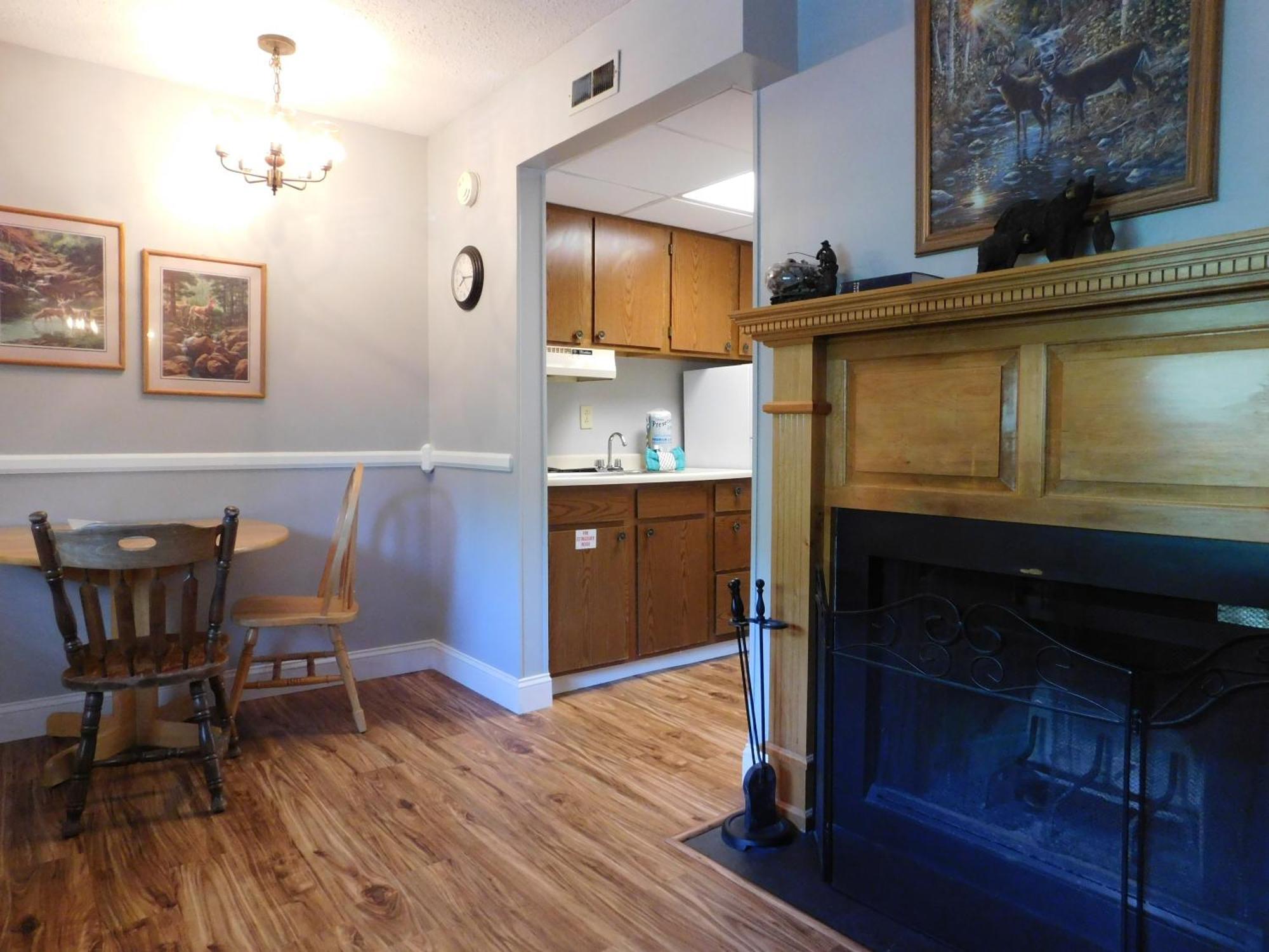 Oak Square Rentals Гатлинбург Номер фото